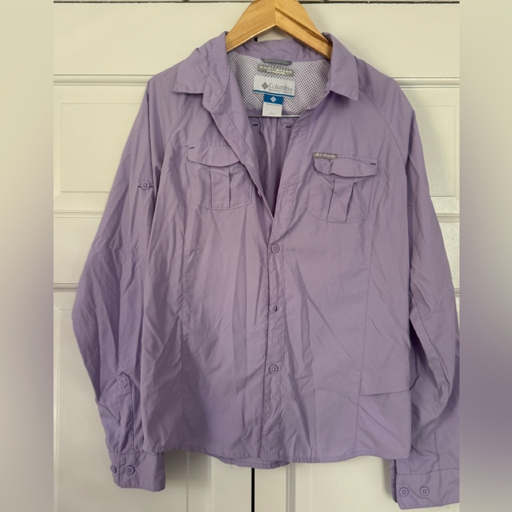 Very good Columbia fishing shirt. Size 14-16 girls